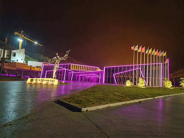 城市亮化是现代城市建设的重要组成部分，它不仅可以美化城市的夜景，还能提升城市的整体形象。随着科技的不断进步，城市亮化也得到了更多的关注和创新。本文将介绍一些关于城市亮化的创意和技术，帮助读者了解达孜城市亮化的重要性以及如何进行达孜城市亮化的规划和实施。